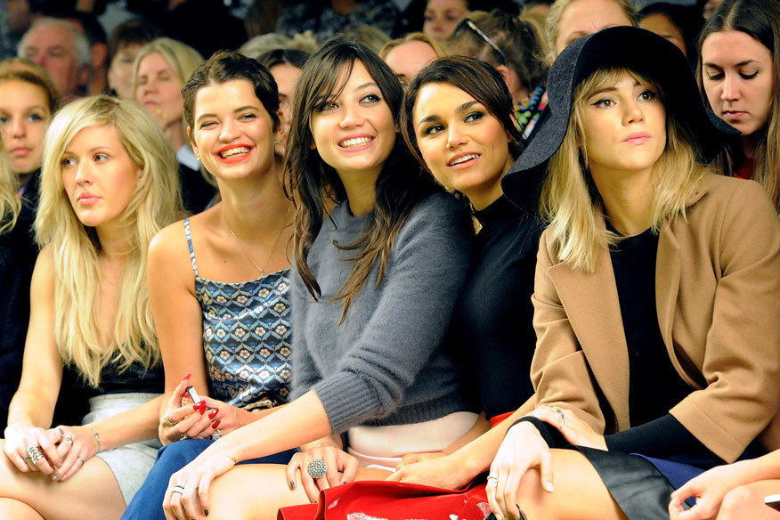 Ön sırada kız3/11FOTOĞRAF: GETTY IMAGES Daha az hayır, Topshop gösterisi (soldan sağa) de ön sırada: Ellie Goulding, Pixie Geldof, Daisy Lowe, Samantha Barks ve Suki Waterhouse Geri Önce