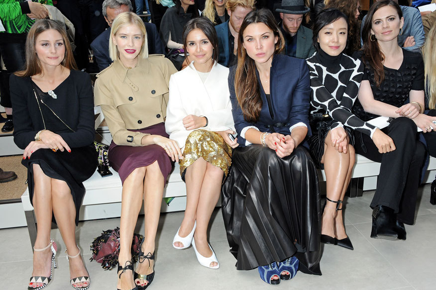 Olivia Palermo, Elena Perminova Miraoslava Duma, bilinmeyen bir konuk, Jeon Do-yeon ve Hayley Atwell: Ayrıca Burberry de
