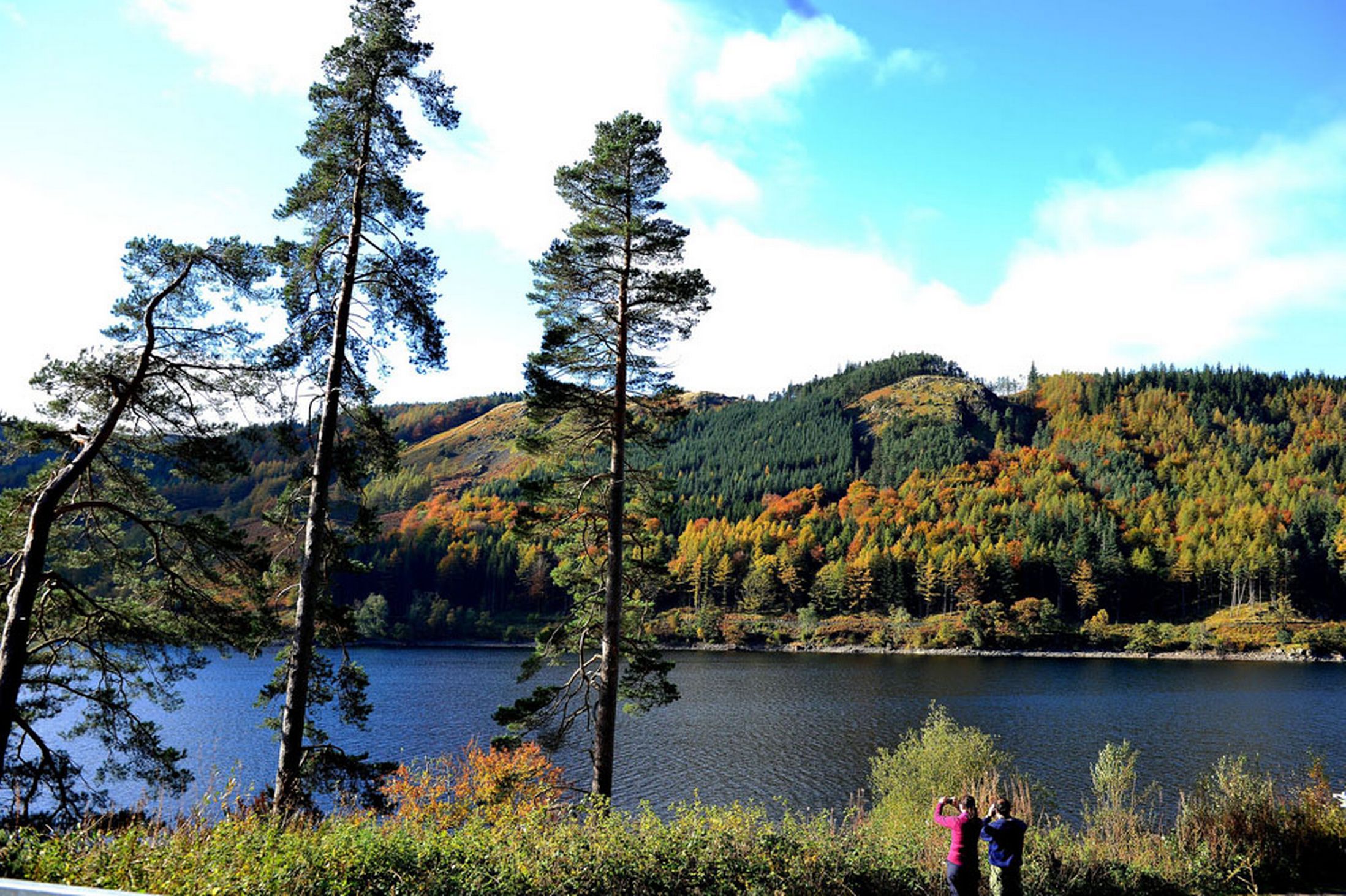 People-take-photos-of-the-Autumn-colours-at-Thirlmere-reservoir-in-the-Lake-District-Cumbria-24th-October-2641177